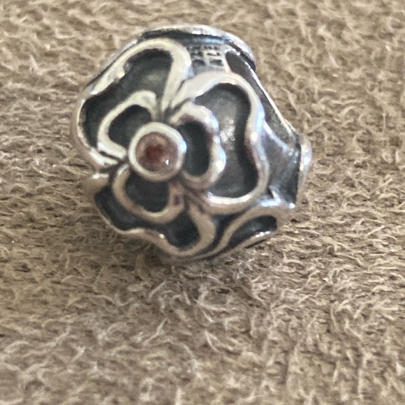 PANDORA POSEY FLOWER CHARM - Picture 2 of 7